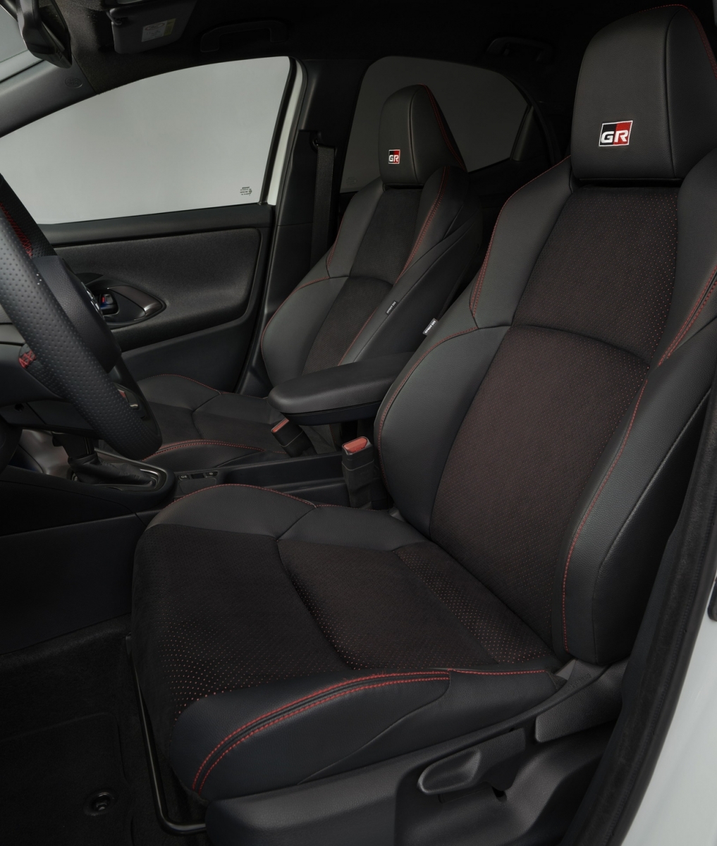 Toyota Yaris GR Sport - Foto