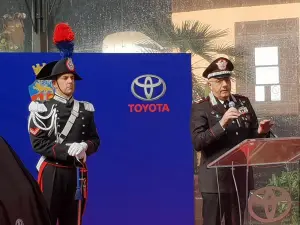 Toyota Yaris Hybrid - Carabinieri - 2