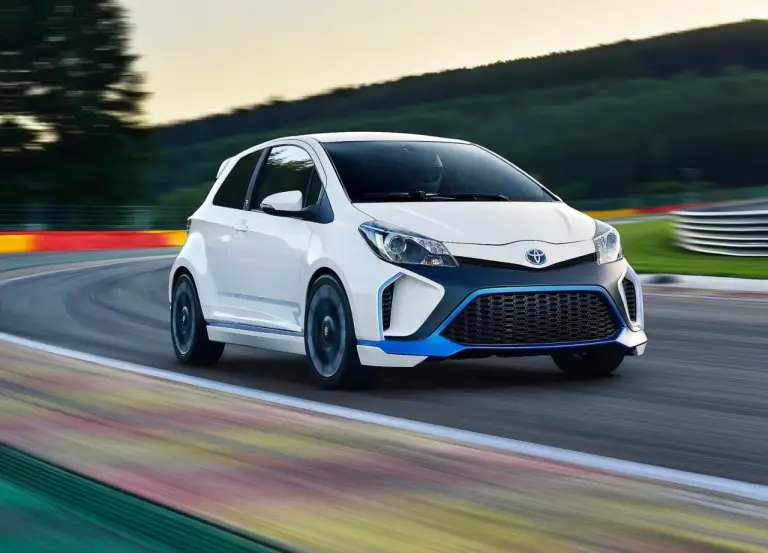 Toyota Yaris Hybrid-R - 17