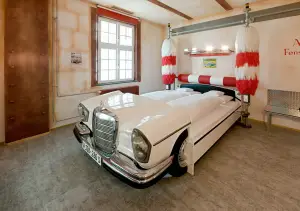 V8 Hotel