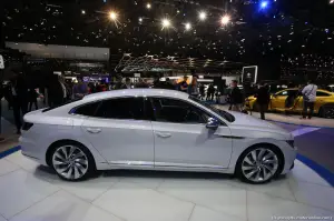 Volkswagen Arteon Foto Live - Salone di Ginevra 2017