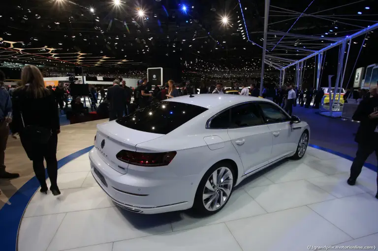 Volkswagen Arteon Foto Live - Salone di Ginevra 2017 - 2