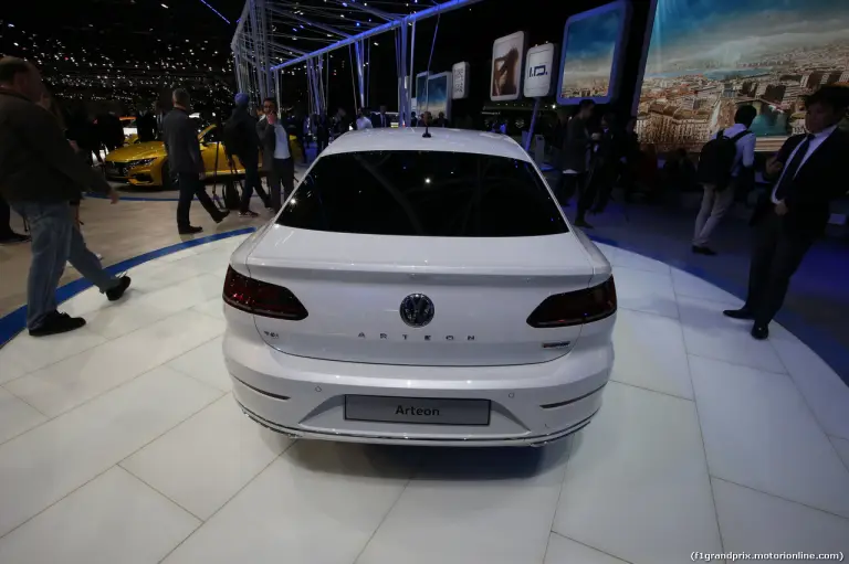 Volkswagen Arteon Foto Live - Salone di Ginevra 2017 - 3