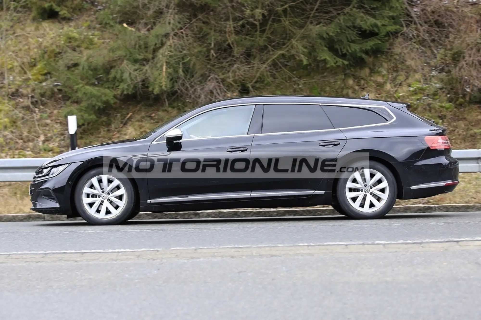 Volkswagen Arteon Shooting Brake - Foto spia 6-3-2020 - 7