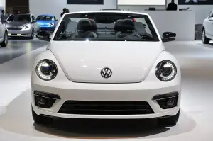 Volkswagen Beetle Convertible R-Line - Salone di Chicago 2013 - 3