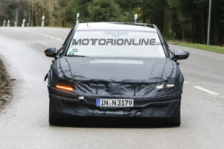 Volkswagen C Coupe GTE - Foto spia 19-02-2016 - 1
