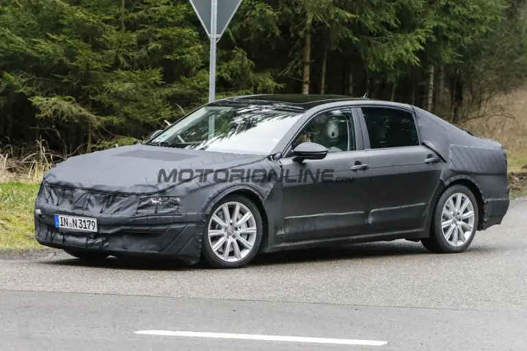 Volkswagen C Coupe GTE - Foto spia 19-02-2016 - 3