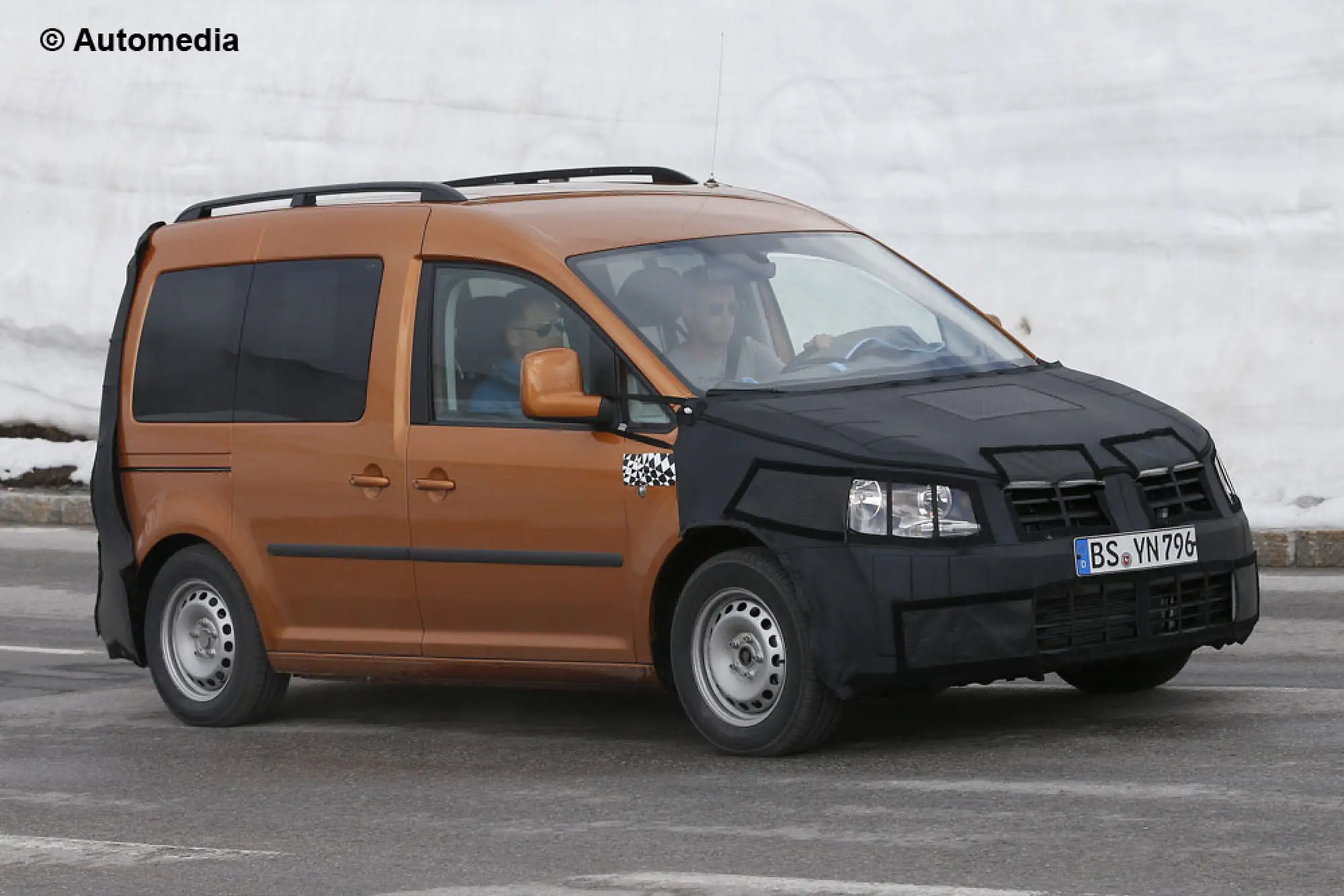 Volkswagen Caddy 2015 - Foto spia 06-06-2014 - 2