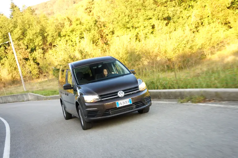Volkswagen Caddy Maxi Prova su Strada 2016 - 8