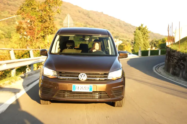 Volkswagen Caddy Maxi Prova su Strada 2016 - 10