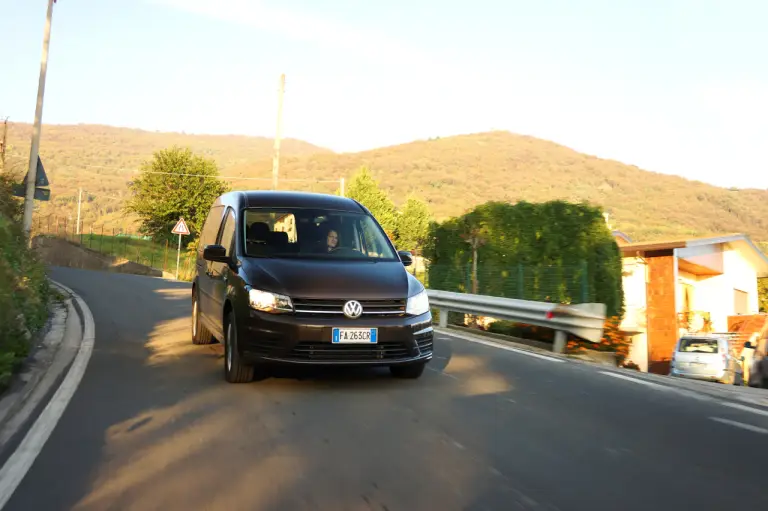 Volkswagen Caddy Maxi Prova su Strada 2016 - 11