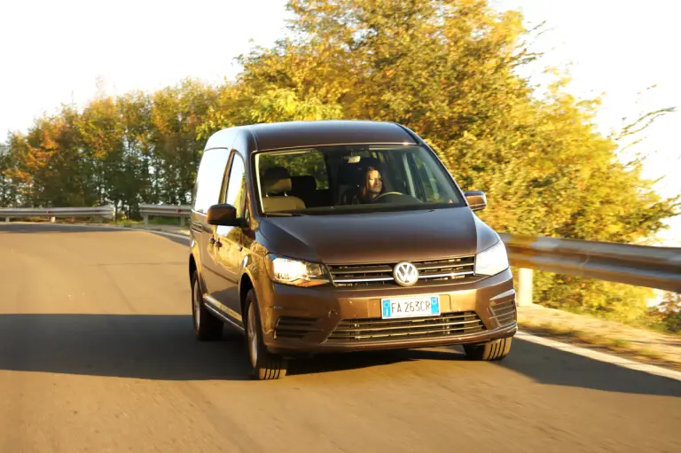 Volkswagen Caddy Maxi Prova su Strada 2016 - 12