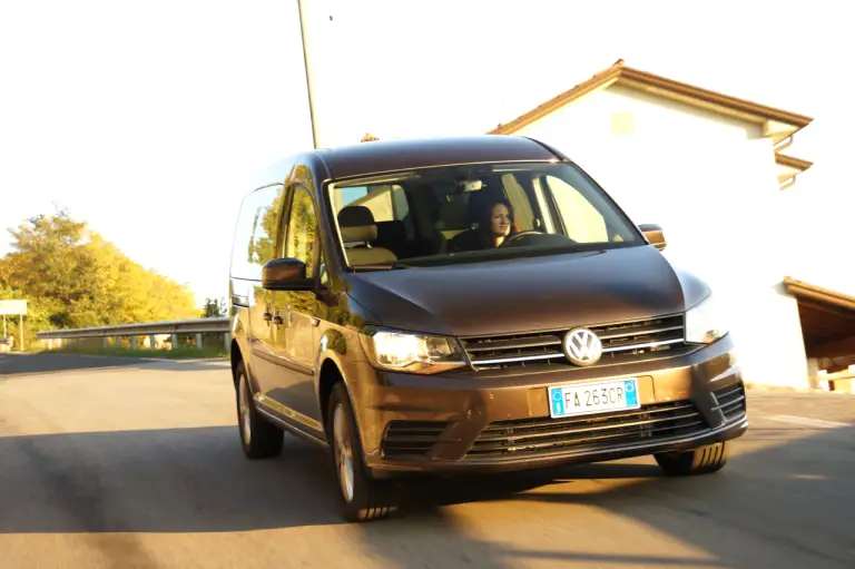 Volkswagen Caddy Maxi Prova su Strada 2016 - 13
