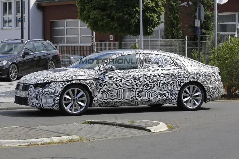 Volkswagen CC MY 2018 - Foto spia 22-08-2016 - 5