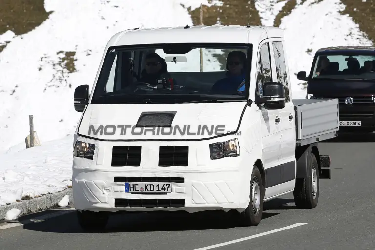 Volkswagen Crafter 2017 - Foto spia 02-10-2015 - 11