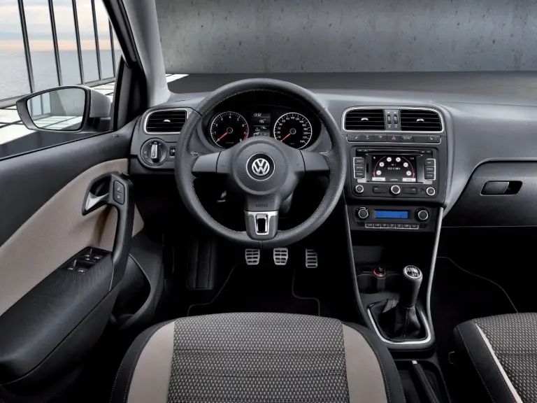 Volkswagen Cross Polo - 15