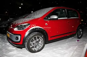 Volkswagen Cross Up! foto spia - 5