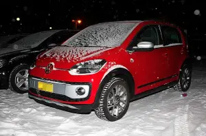Volkswagen Cross Up! foto spia