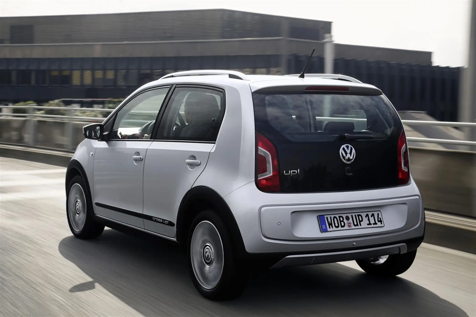 Volkswagen Cross up! - Foto ufficiali - 16