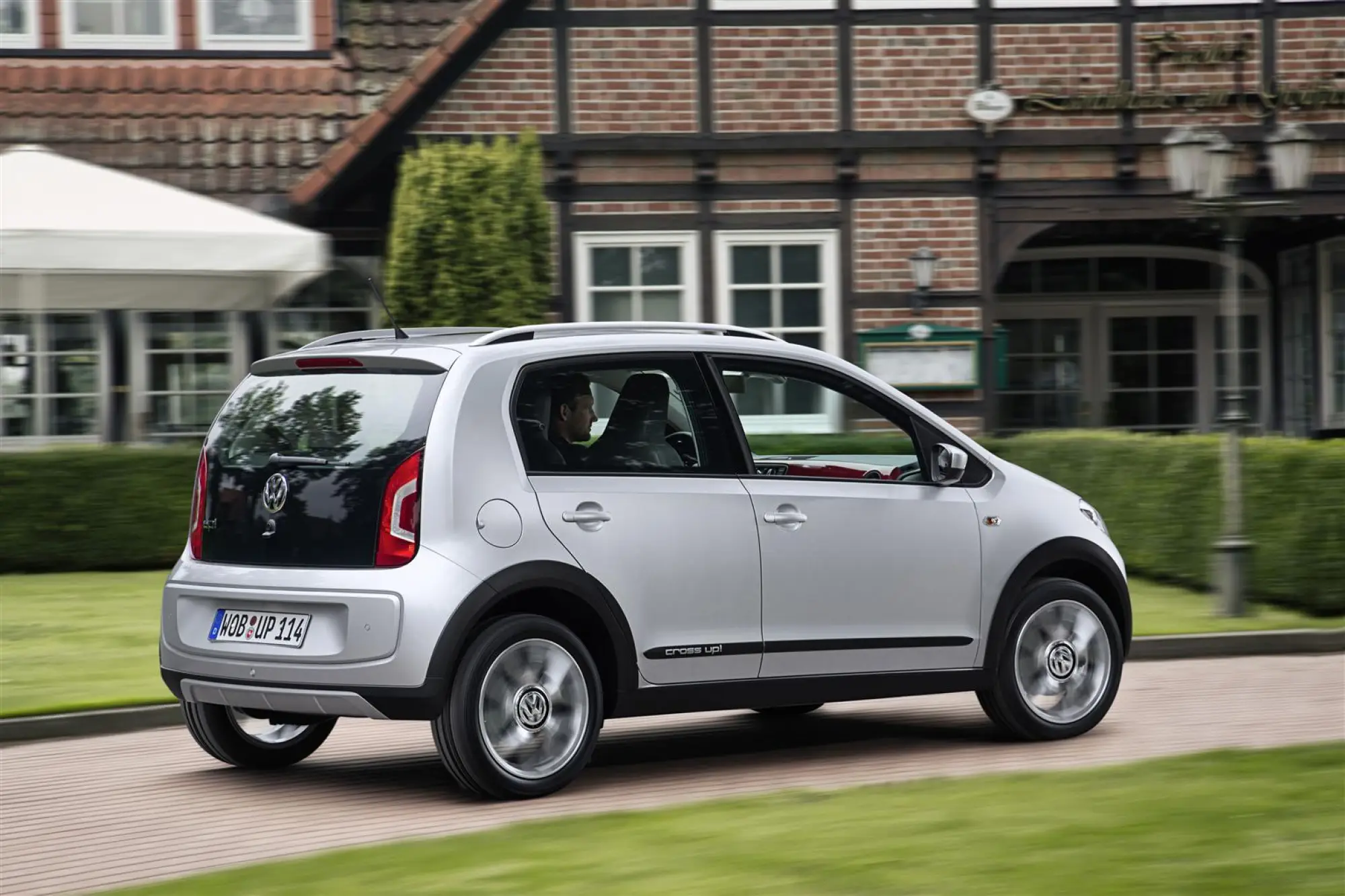 Volkswagen Cross up! - Foto ufficiali - 18