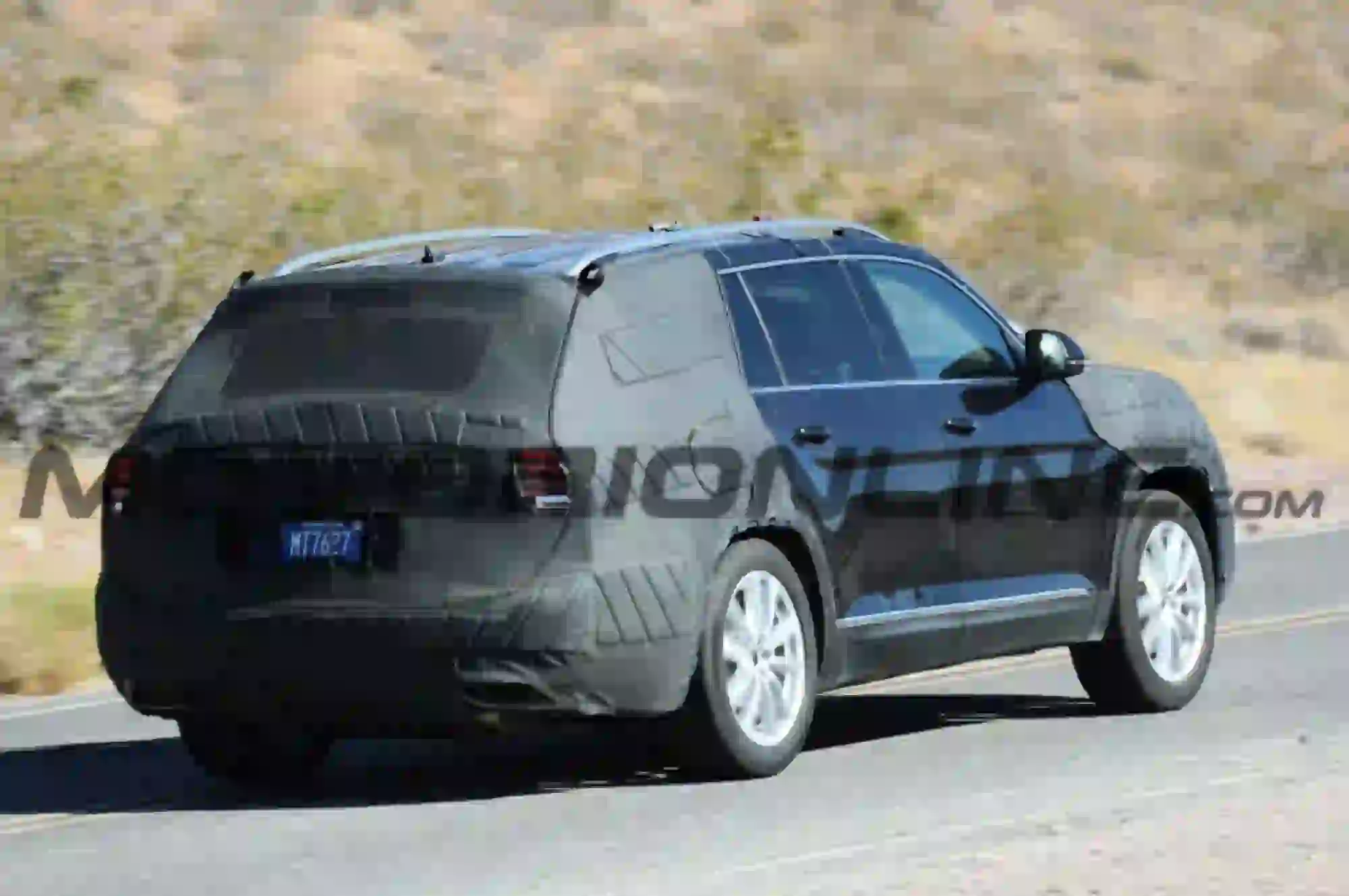 Volkswagen CrossBlue - Foto spia 17-08-2016 - 11
