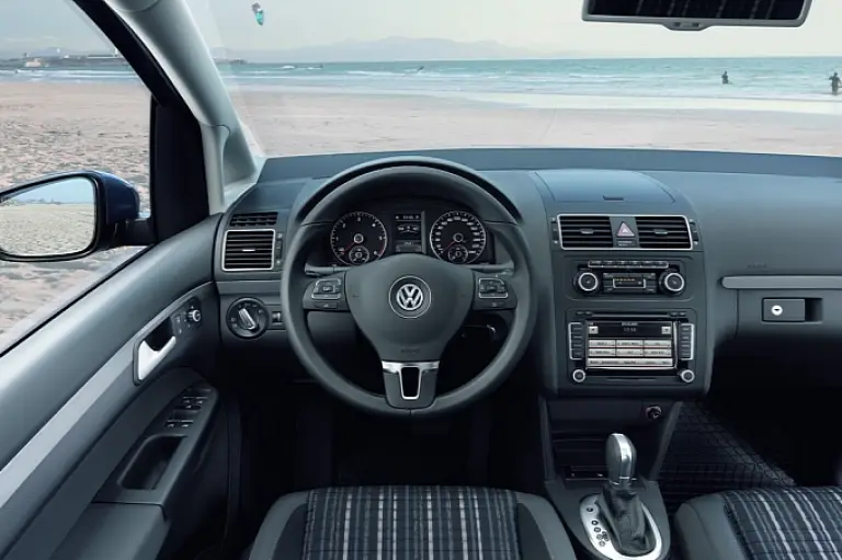 Volkswagen CrossTouran 2011 - 12