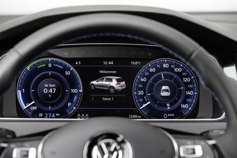 Volkswagen e-Golf, Golf GTE, Golf GTI Performance e Golf R 2017 - 16