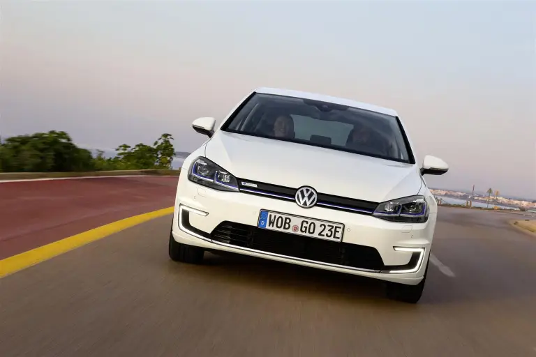 Volkswagen e-Golf, Golf GTE, Golf GTI Performance e Golf R 2017 - 2