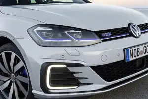 Volkswagen e-Golf, Golf GTE, Golf GTI Performance e Golf R 2017 - 31