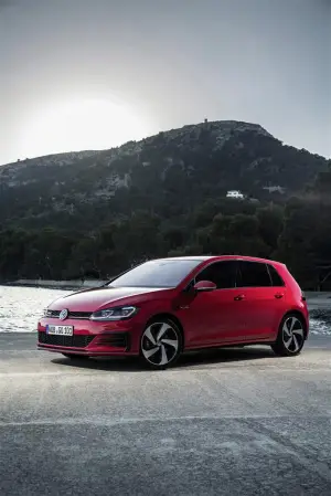 Volkswagen e-Golf, Golf GTE, Golf GTI Performance e Golf R 2017