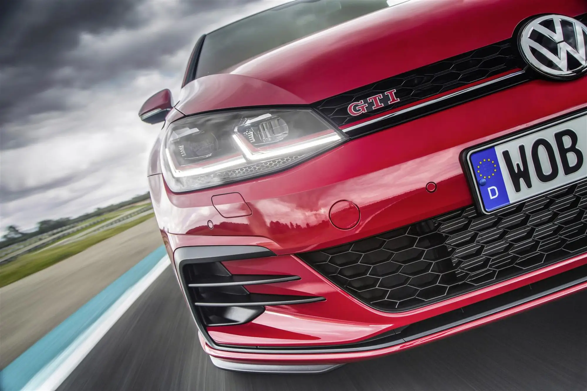 Volkswagen e-Golf, Golf GTE, Golf GTI Performance e Golf R 2017 - 49