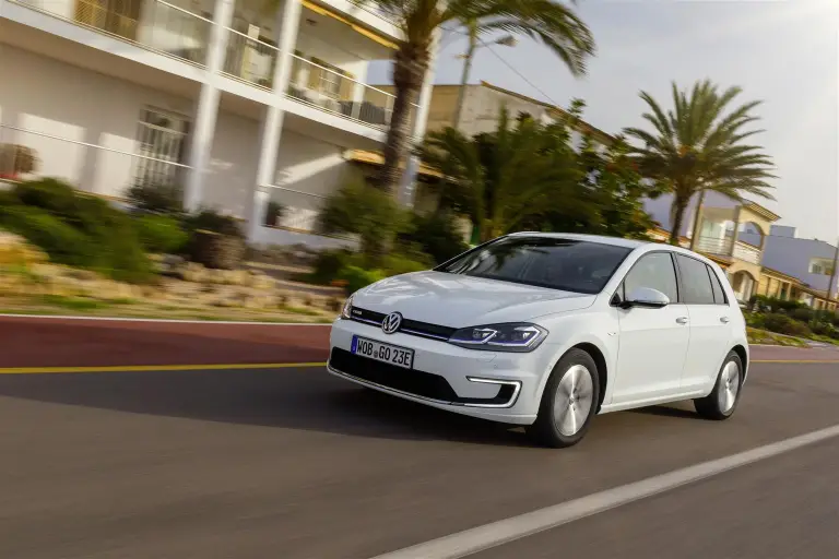 Volkswagen e-Golf, Golf GTE, Golf GTI Performance e Golf R 2017 - 6