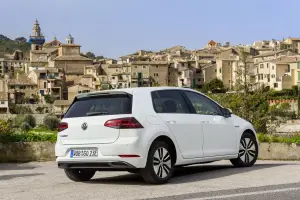 Volkswagen e-Golf, Golf GTE, Golf GTI Performance e Golf R 2017 - 9