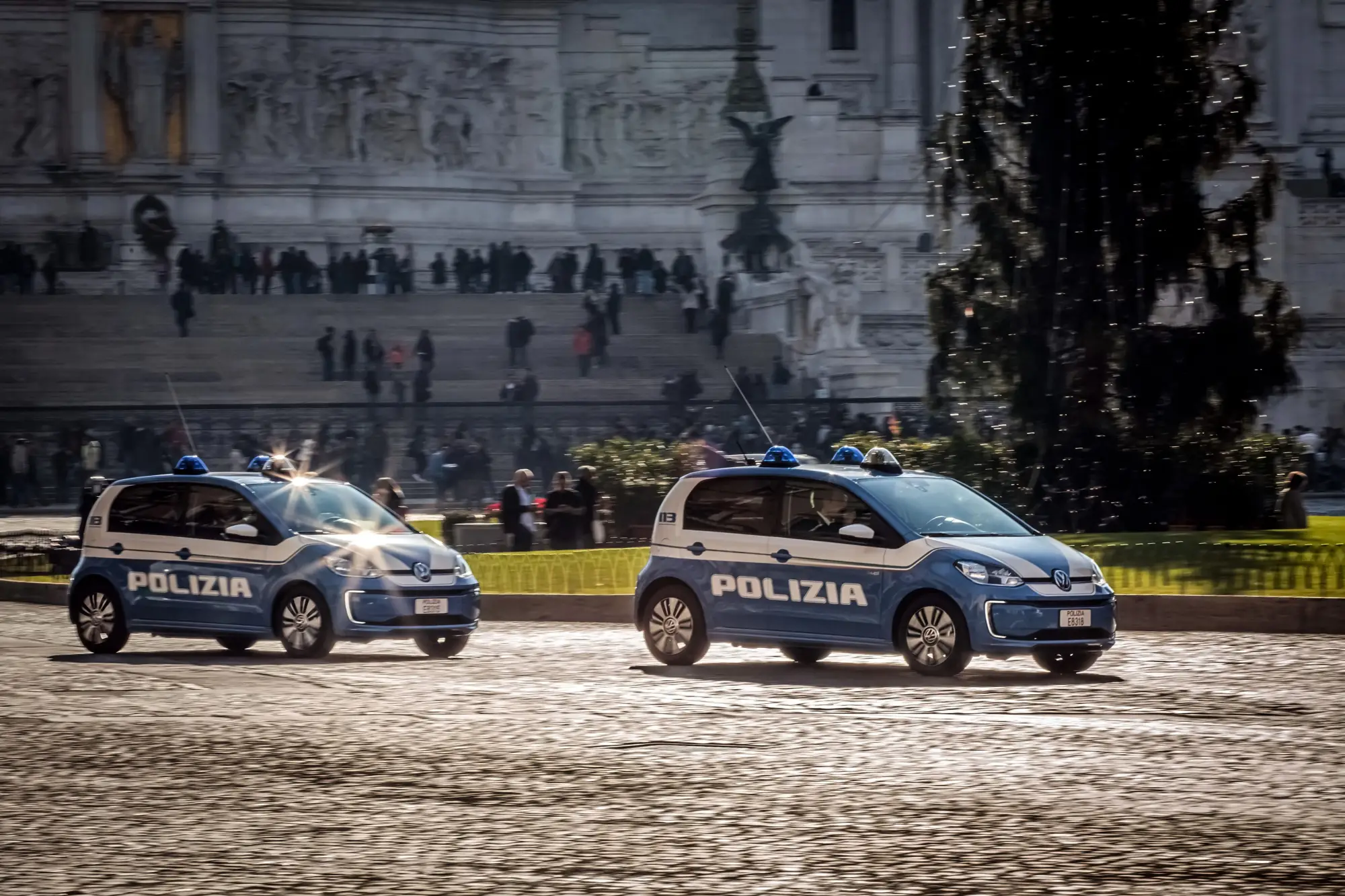 Volkswagen e-up!: quattro unità consegnate alla Polizia di Stato - 1