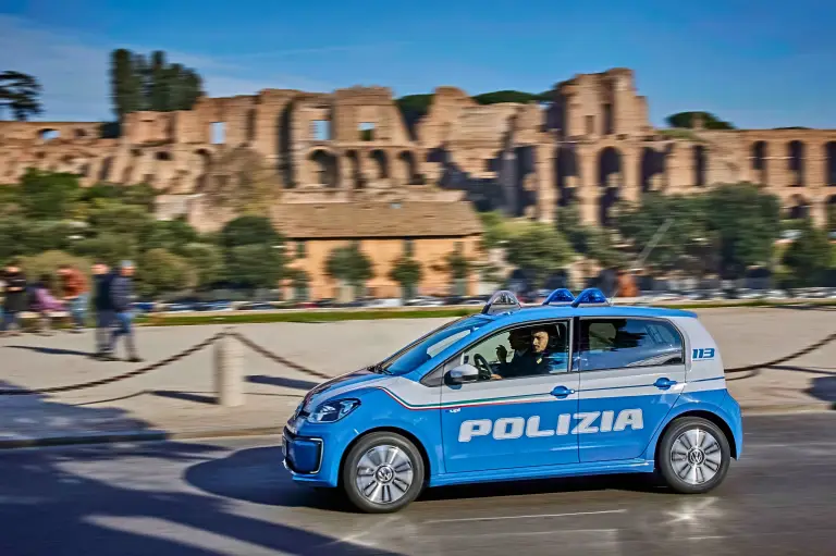 Volkswagen e-up!: quattro unità consegnate alla Polizia di Stato - 6