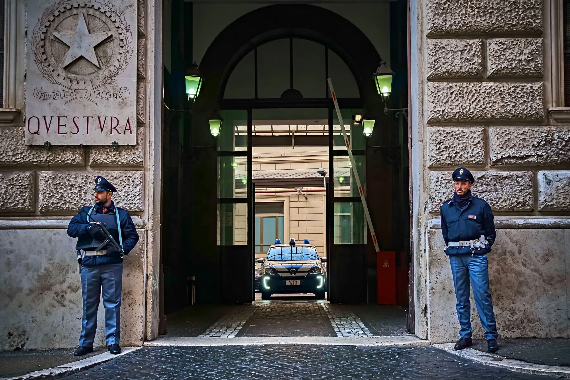 Volkswagen e-up!: quattro unità consegnate alla Polizia di Stato - 13