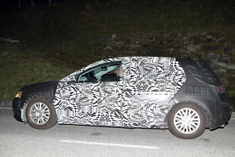 Volkswagen Golf 2013 - Foto spia 01-10-2011 - 1