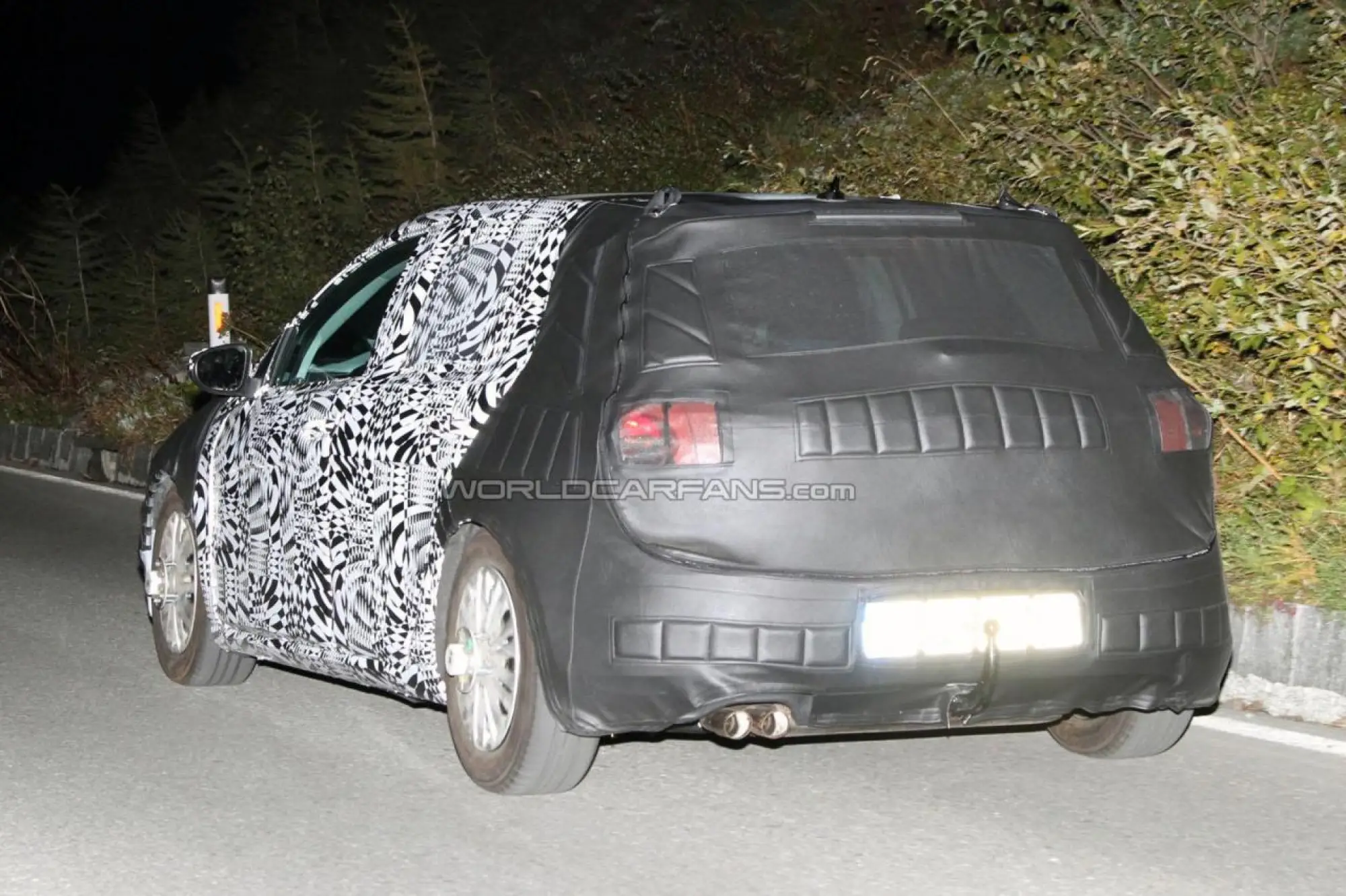 Volkswagen Golf 2013 - Foto spia 01-10-2011 - 3
