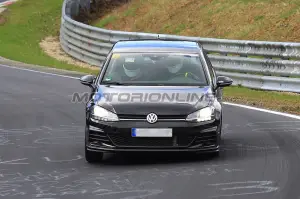 Volkswagen Golf 2019 muletto - Foto spia 17-04-2018 - 1