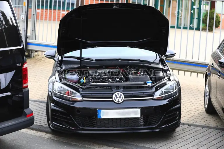 Volkswagen Golf 2019 muletto - Foto spia 17-04-2018 - 8