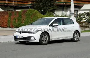 Volkswagen Golf 2024 - Foto spia 28-09-2022