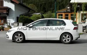 Volkswagen Golf 2024 - Foto spia 28-09-2022