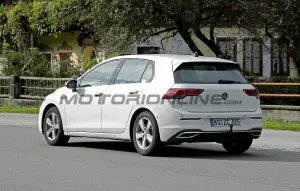 Volkswagen Golf 2024 - Foto spia 28-09-2022