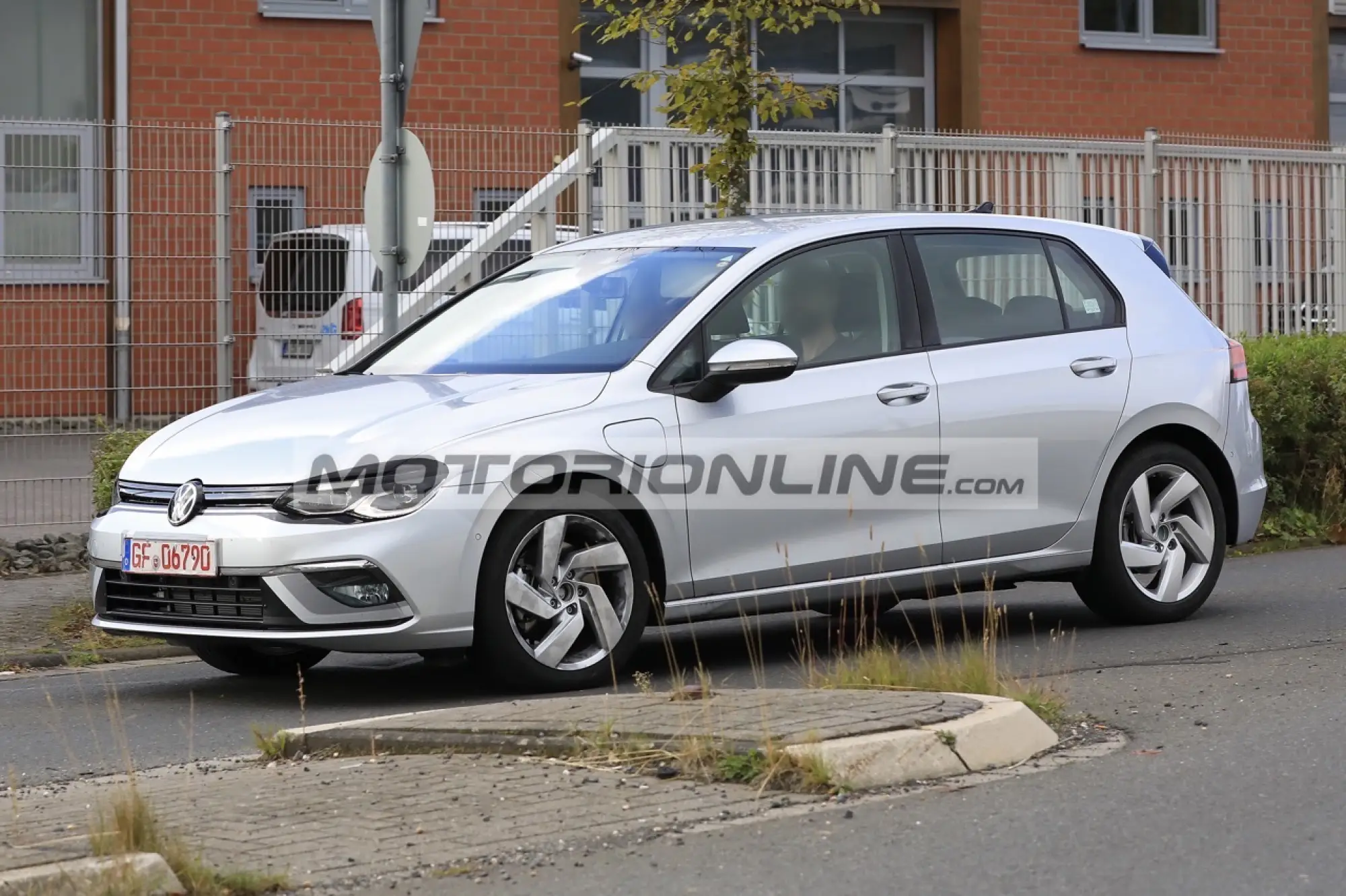 Volkswagen Golf 8 GTE - Foto spia 18-9-2019 - 5