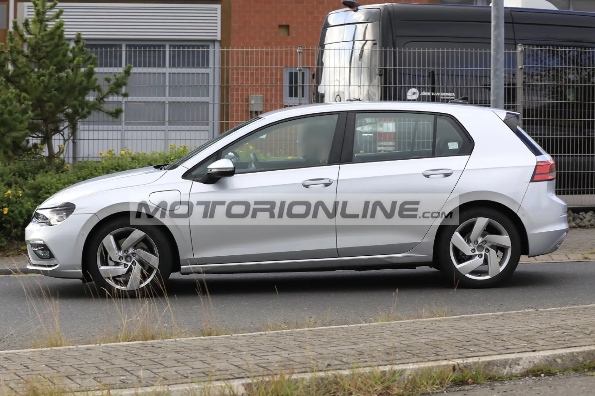 Volkswagen Golf 8 GTE - Foto spia 18-9-2019 - 7