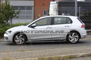 Volkswagen Golf 8 GTE - Foto spia 18-9-2019 - 7