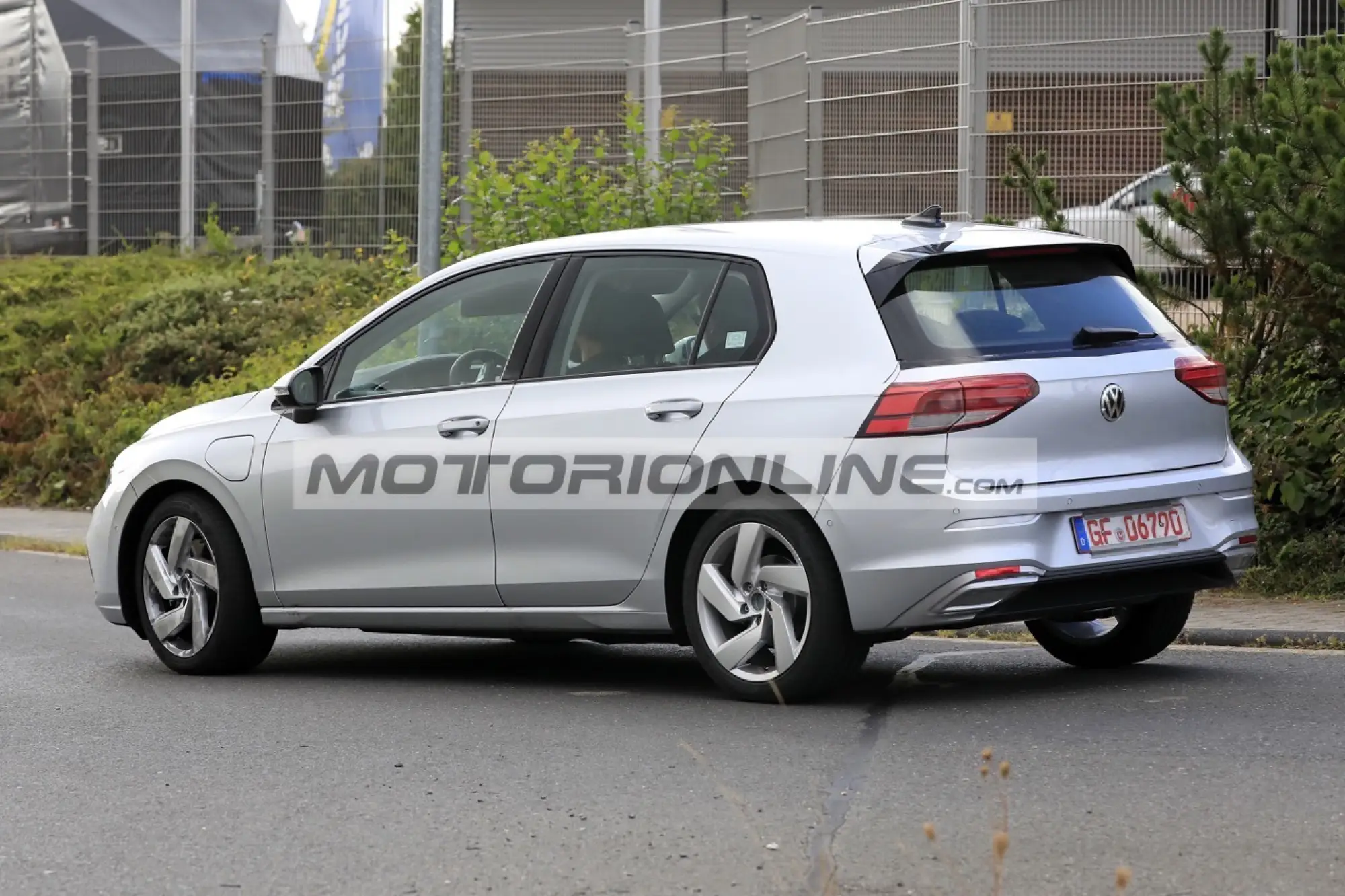 Volkswagen Golf 8 GTE - Foto spia 18-9-2019 - 9