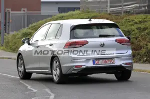 Volkswagen Golf 8 GTE - Foto spia 18-9-2019 - 11