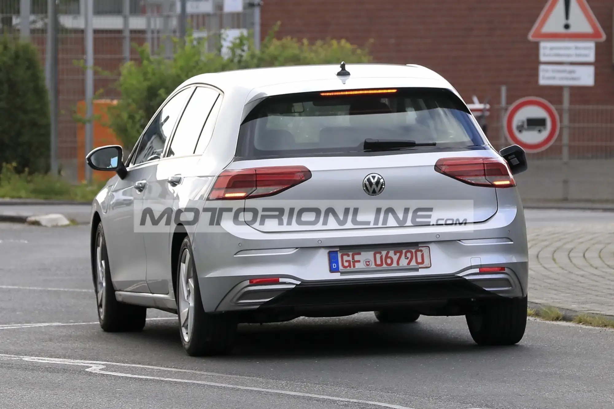 Volkswagen Golf 8 GTE - Foto spia 18-9-2019 - 13