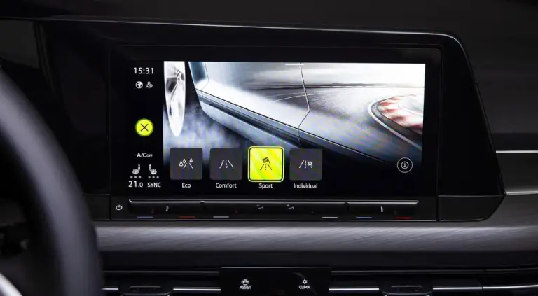 Volkswagen Golf 8 - le prime foto - 8